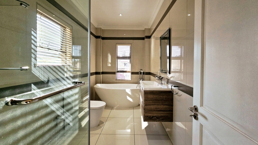 5 Bedroom Property for Sale in Kiepersol Free State